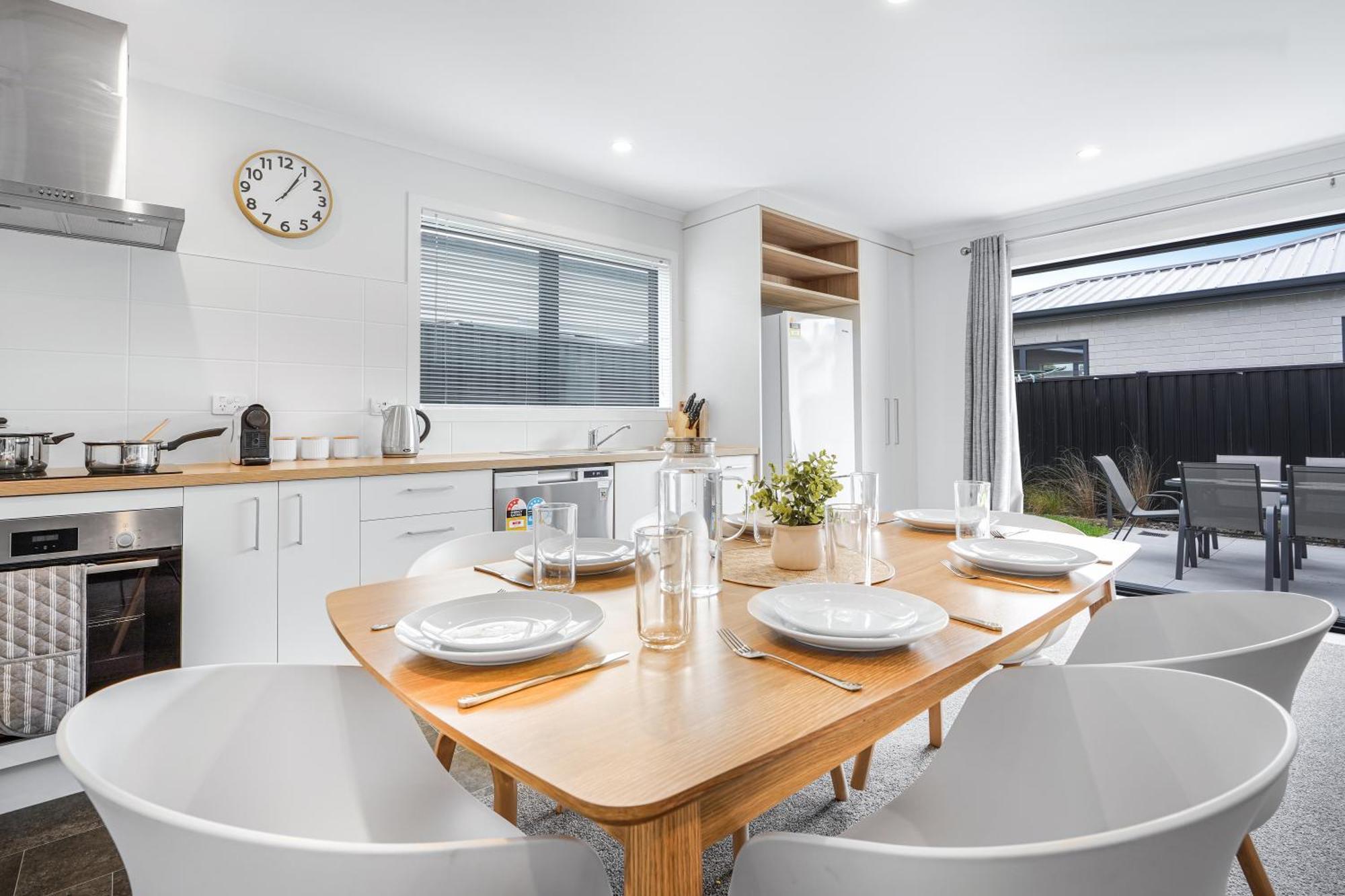 Modern Retreat With King Bed - By Kosh Bnb Hamilton Eksteriør billede
