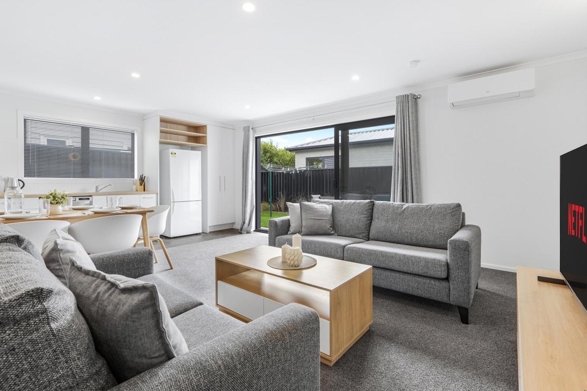 Modern Retreat With King Bed - By Kosh Bnb Hamilton Eksteriør billede