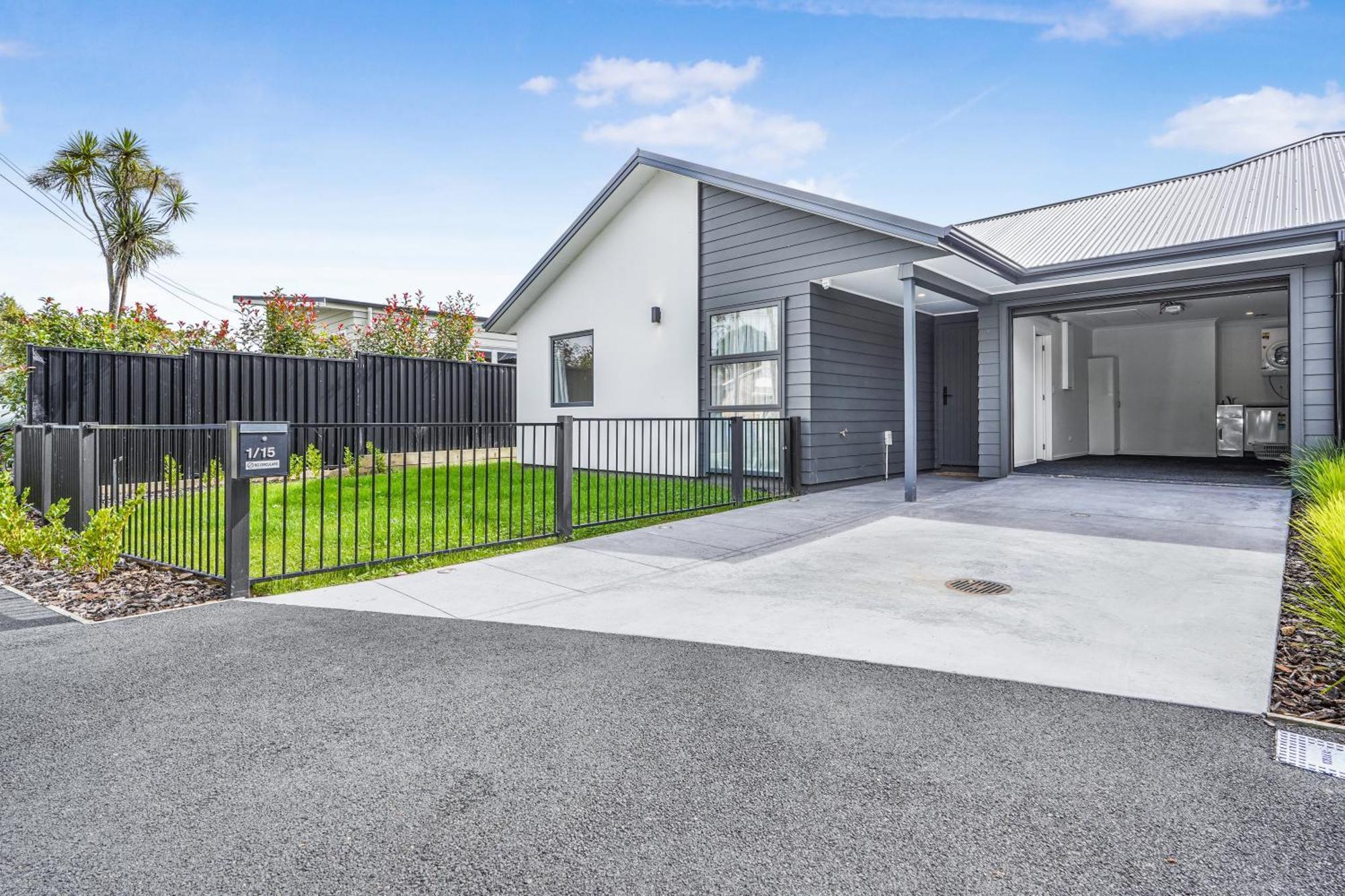 Modern Retreat With King Bed - By Kosh Bnb Hamilton Eksteriør billede