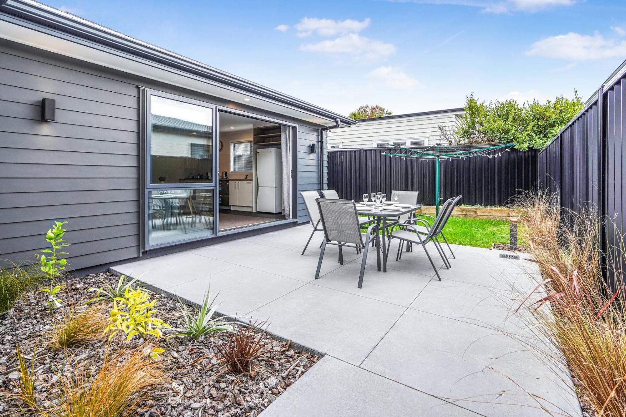 Modern Retreat With King Bed - By Kosh Bnb Hamilton Eksteriør billede