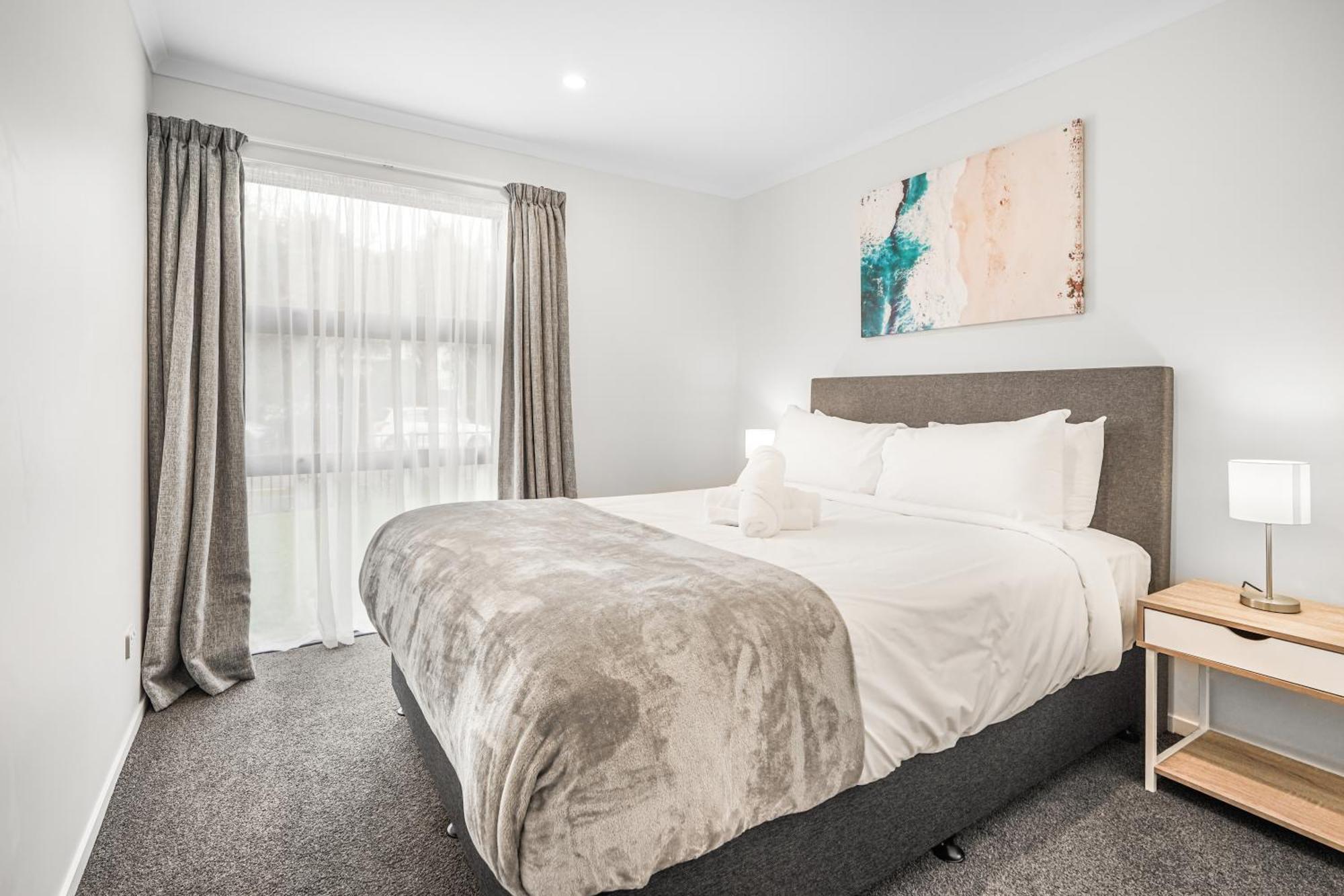 Modern Retreat With King Bed - By Kosh Bnb Hamilton Eksteriør billede