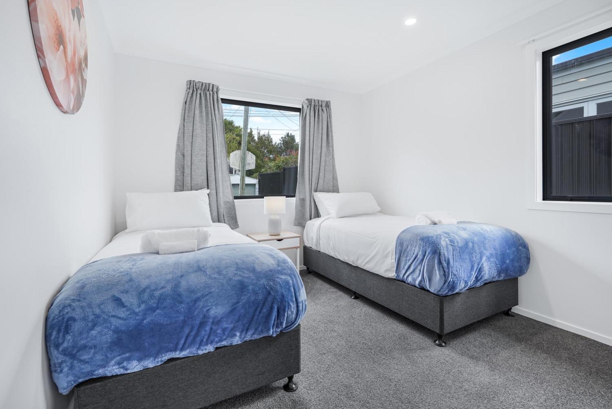 Modern Retreat With King Bed - By Kosh Bnb Hamilton Eksteriør billede